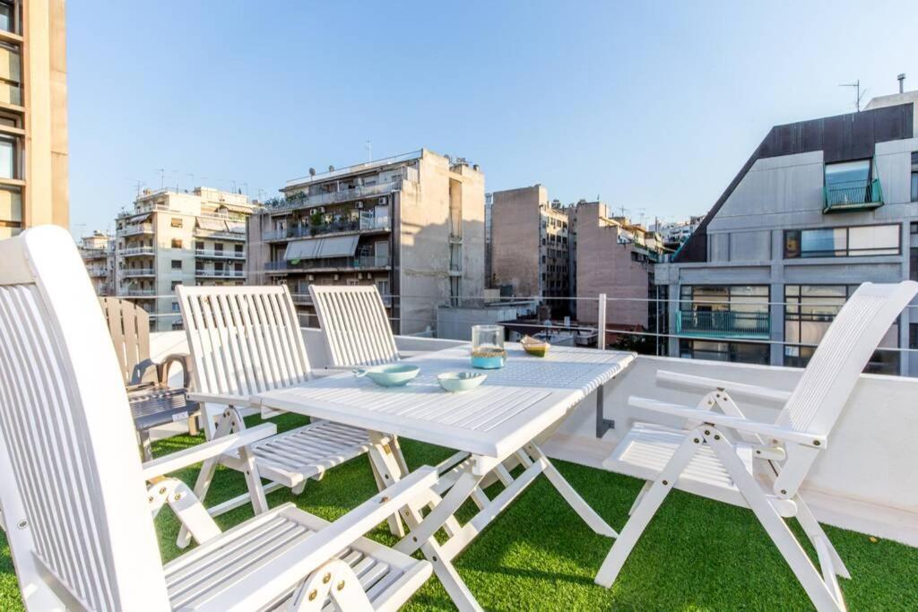 Neoclassical Apartment With 2 Bedrooms In Pireu Exterior foto