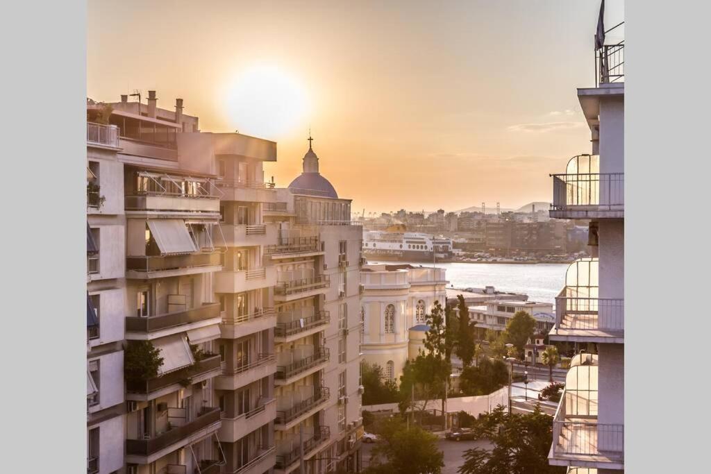 Neoclassical Apartment With 2 Bedrooms In Pireu Exterior foto
