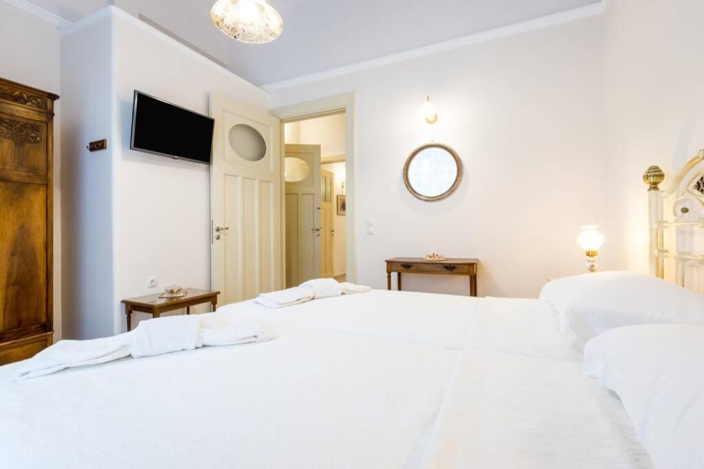 Neoclassical Apartment With 2 Bedrooms In Pireu Exterior foto