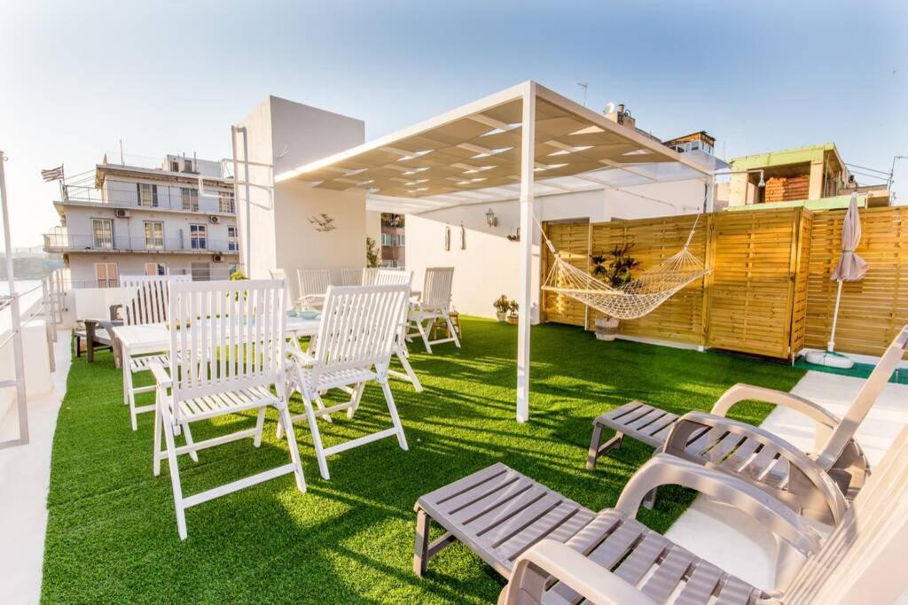 Neoclassical Apartment With 2 Bedrooms In Pireu Exterior foto